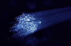 Från ARPANET till fiber: Den osynliga infrastrukturen som bär internet